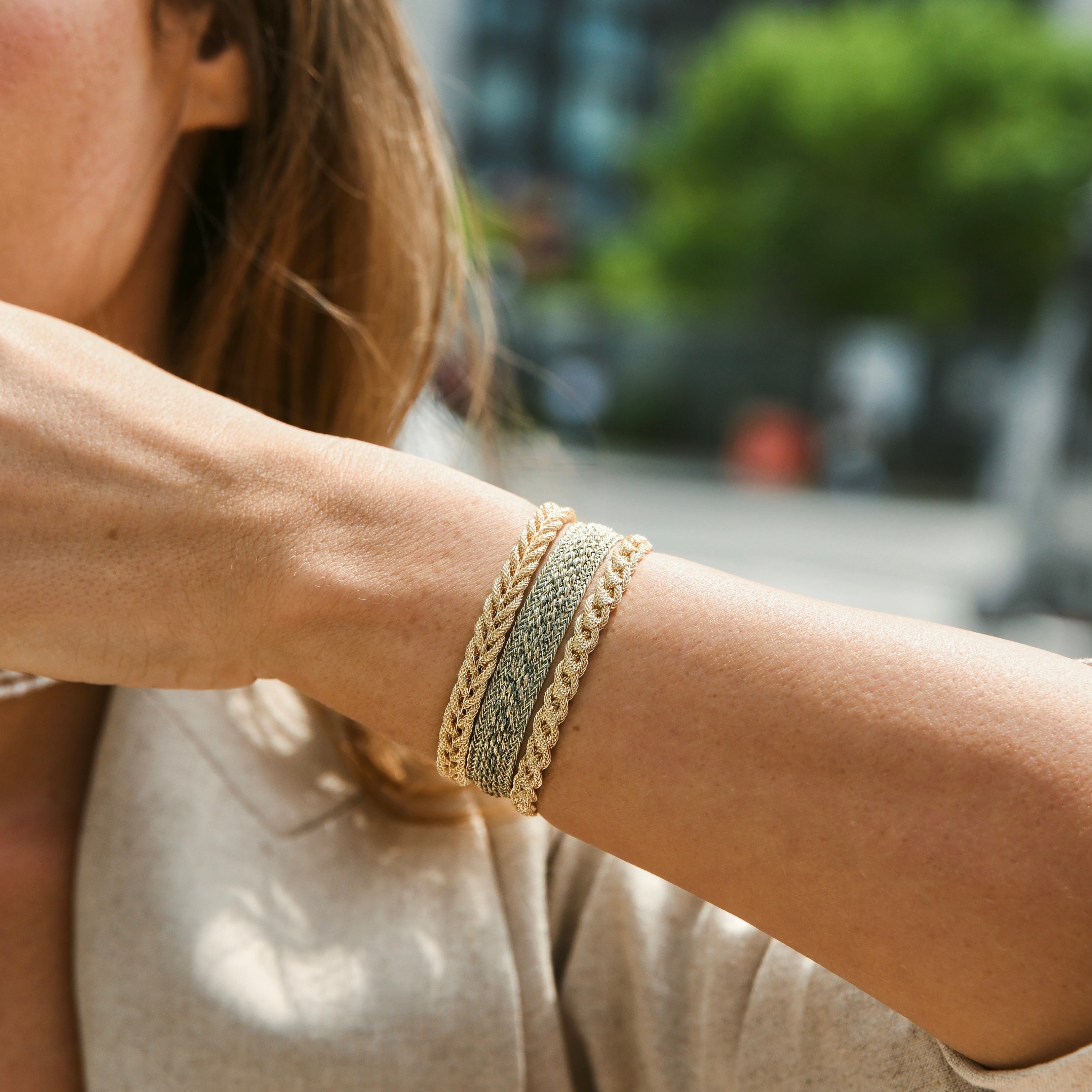 Izy n°1 Bracelet in Gold Khaki