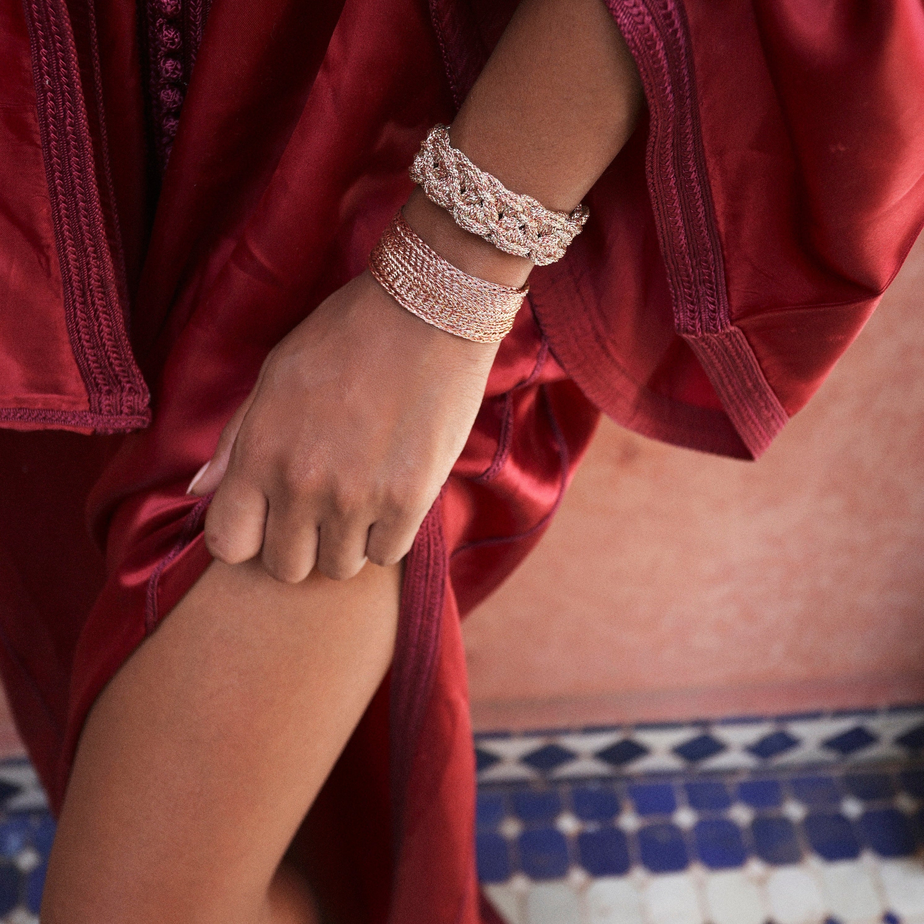 Arae nº1 Bracelet in Gold Almond Brick Red