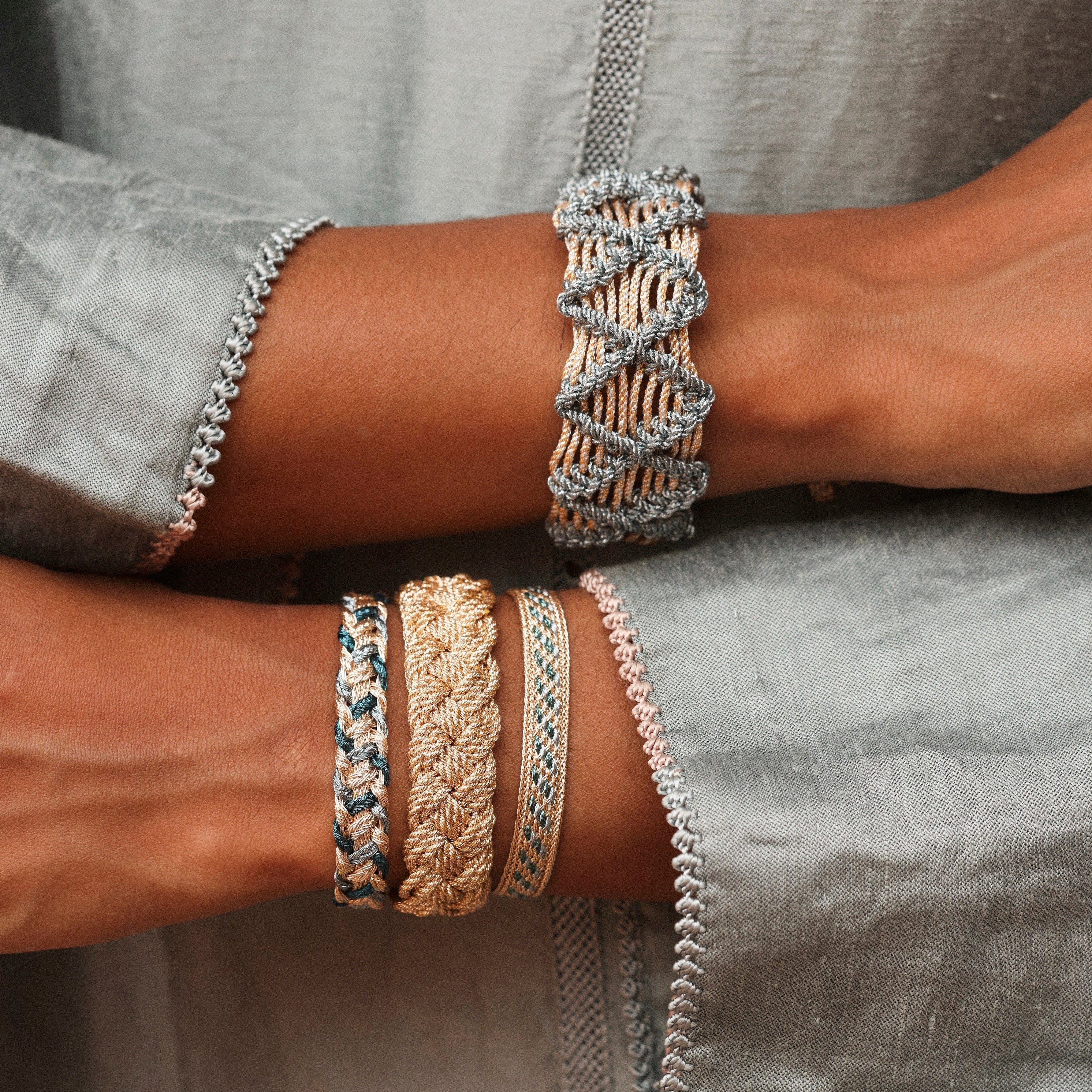 Dama nº2 Bracelet in Peach & Silver Grey Pearl